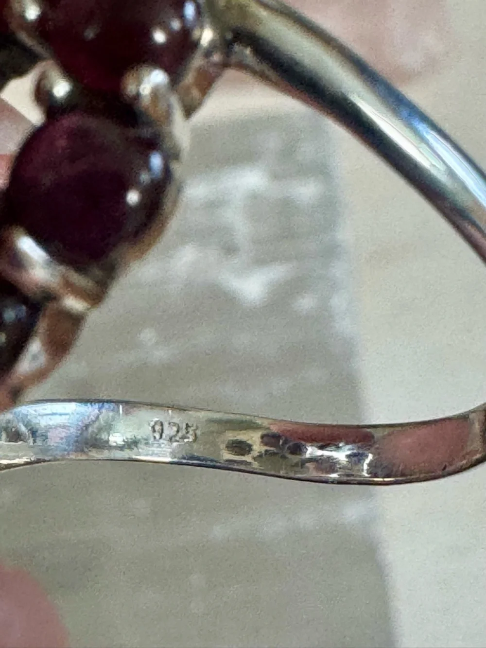 925 Sterling Garnet Gemstone Heart Ring - Deep Red - Picture 5 of 6
